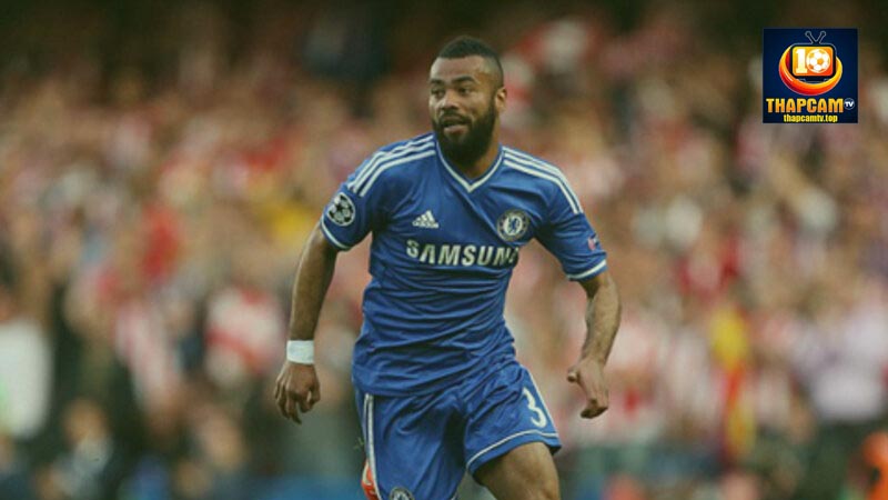 phong cách thi đấu ashley cole